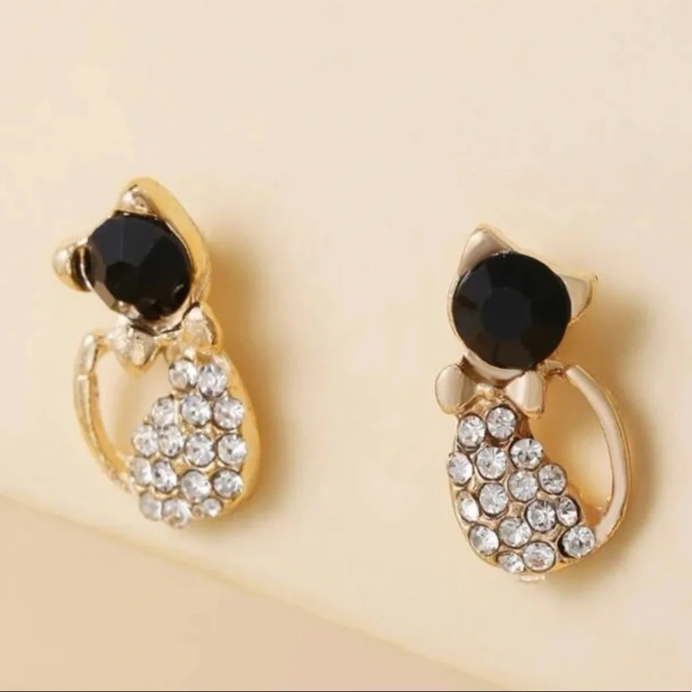 Cat Stud Earrings Pave Design Black Stone